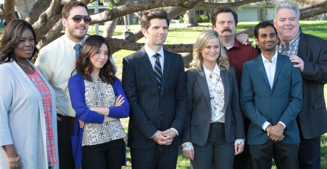 «Está científicamente demostrado que esta serie es la mejor sitcom desde 'Friends' y 'The Office'. Sus actores son fantásticos, los guiones son desternillantes y el hilo argumental te hace creer en la política estadounidense. Yo solo quiero que Leslie nos gobierne a todos».– Asun Ludgate«Es una serie genial, con la que te ríes un montón y con unos personajes increíbles. La gente no se plantea verla cuando la única explicación que les puedes dar sobre el argumento es que se trata de los encargados de los parques de un ayuntamiento».– Carme«Estoy hartísima de recomendarla y que nadie me haga caso. Es una serie con la que he llorado tanto de risa como de pena y es de las series que más me ha llenado y me ha dejado contenta con su final».– Mireia