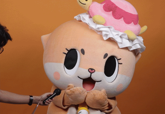 「妖精王ですっ☆ 日本円で買うと手数料がかかると愚痴をいつもいってますっ☆」