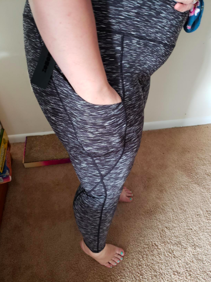These Leggings Are Flexible, Cheap, And Have The Pockets Of Your ...