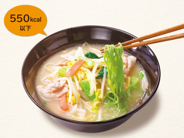 「海老と野菜のさっぱりサラダ麺」でも「ほうれん草麺」へ変更が可能。通常の中華麺より45%糖質オフできるから、どうしても麺食べたいぞ〜〜って時の味方になりそう。