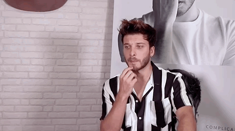 7. ¿Qué le dirías a esa amiga que tiene un novio que es un completo imbécil pero que no quiere verlo?Pues le diría: "Mira, tienes un novio imbécil" y ya está. ¿Para qué andarnos con rodeos?
