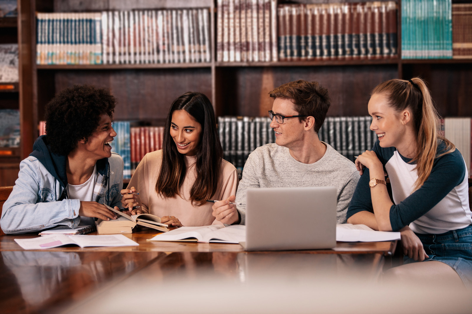 Study dates. Что читает университет. Study Group. Друзья на работе.