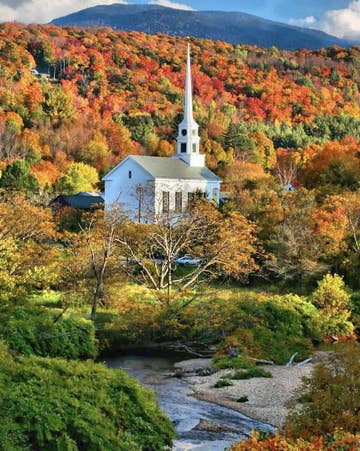 Leaf Peeping Is The Best Fall Activity, And Here's When You Should Go