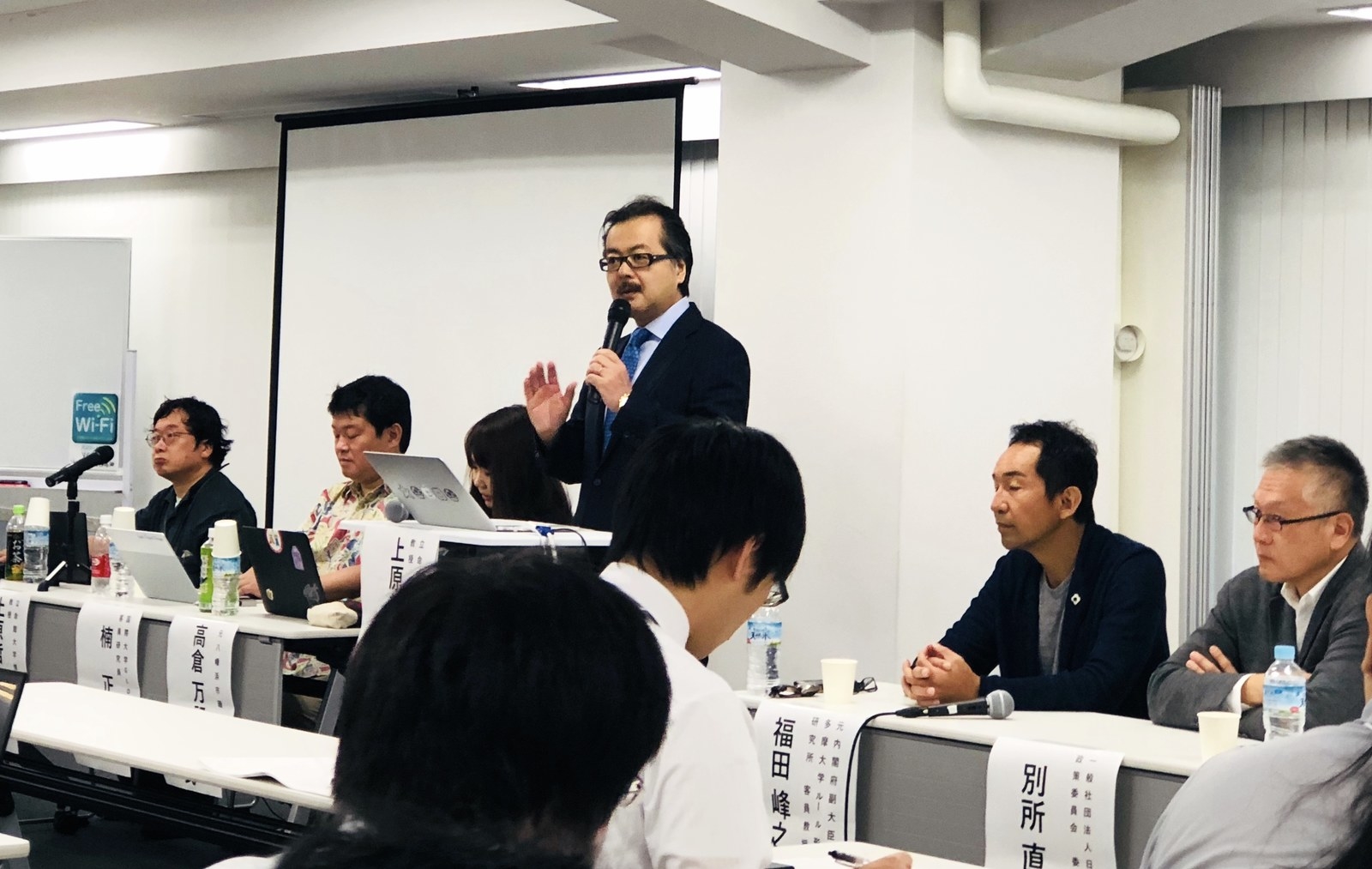 鈴木正朝理事長(写真中央)