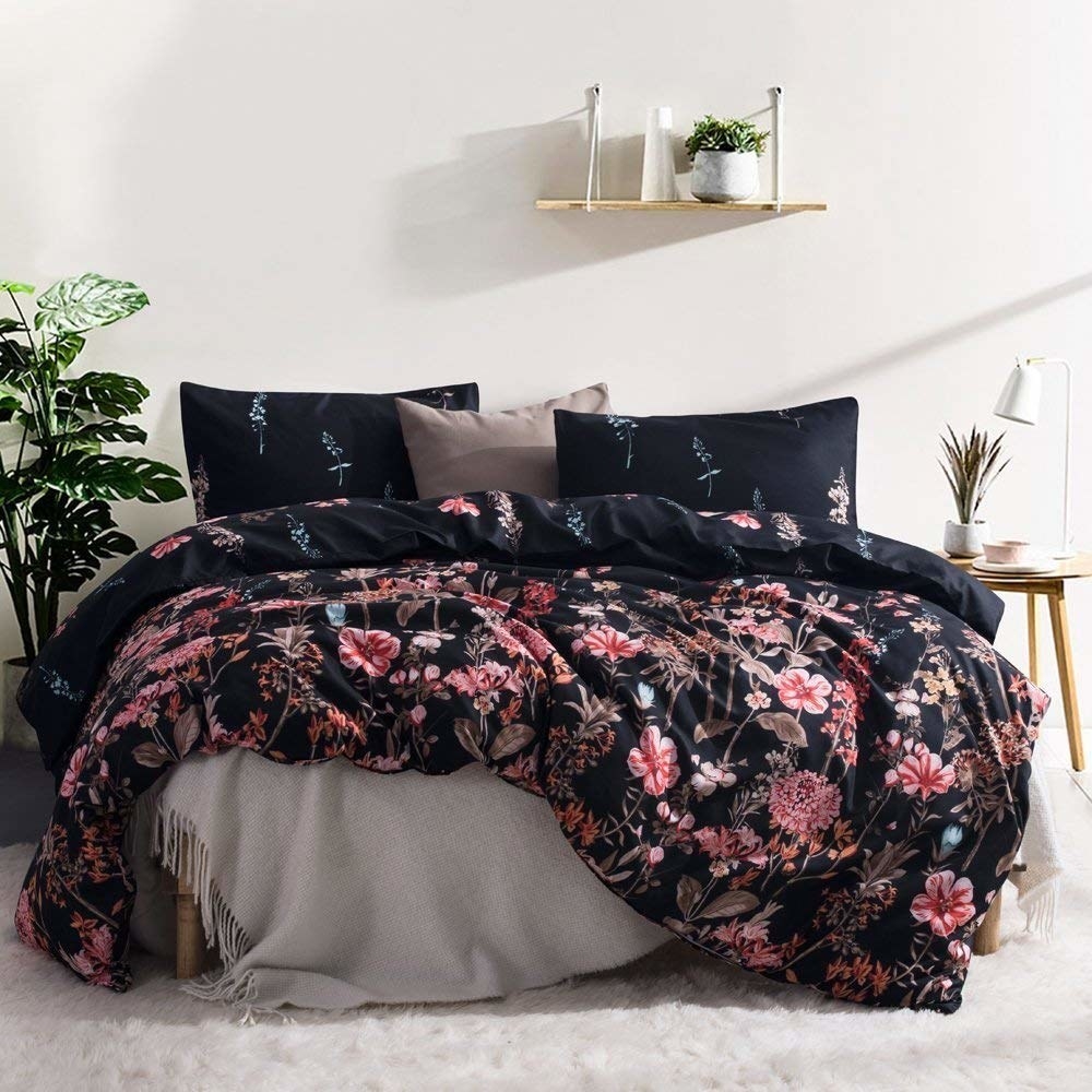 the microfiber duvet set with a pink floral print on dark blue sheets