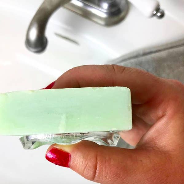 24 Clever Tricks For Tackling Disgusting Bathroom Problems