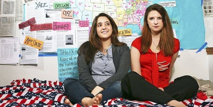 Annie E. Clark y Andrea Pino son dos estudiantes de la Universidad de Carolina del Norte que rellenaron dos quejas después de sus violaciones. En este valiente documental, las estudiantes denuncian cómo la mayoría de las universidades esconden las violaciones que suceden en el campus para no perder su reputación. Estas dos estudiantes crean una red con otras mujeres de otras universidades en la misma situación.