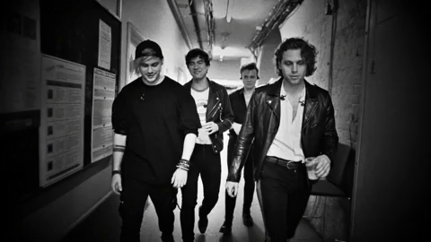 BTW, I know their real name is 5SOS, I'm a 5SOS/Luke Hemmings stan, so don't @ me.