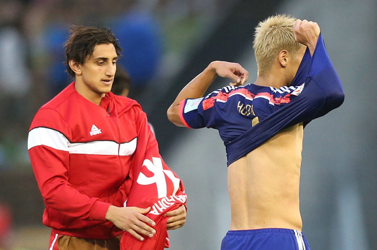 サッカーでよく見る ユニフォーム交換 の代金 誰が払う