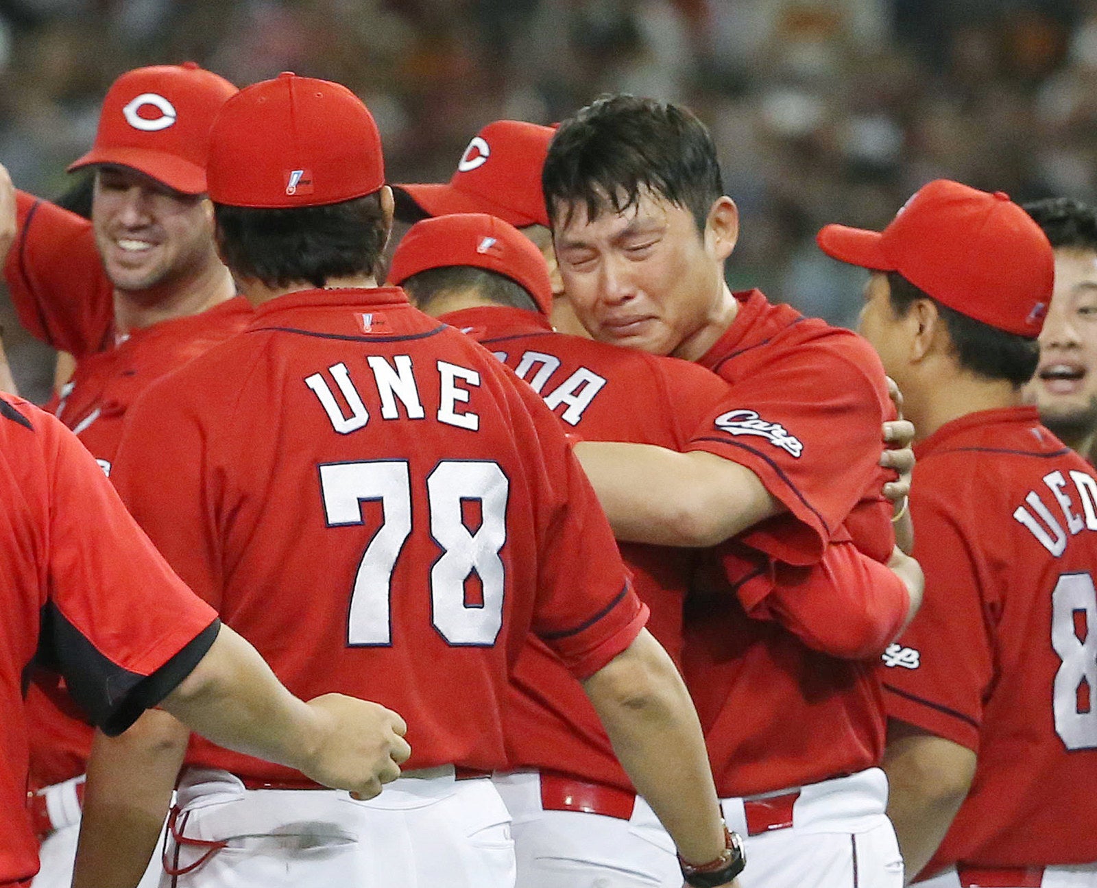 広島のいじられ王・新井さん、引退表明でTwitterトレンド独占