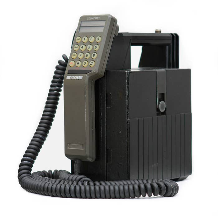 It was made available in 1985, its charging time was ten hours and it weighed almost 5kg.