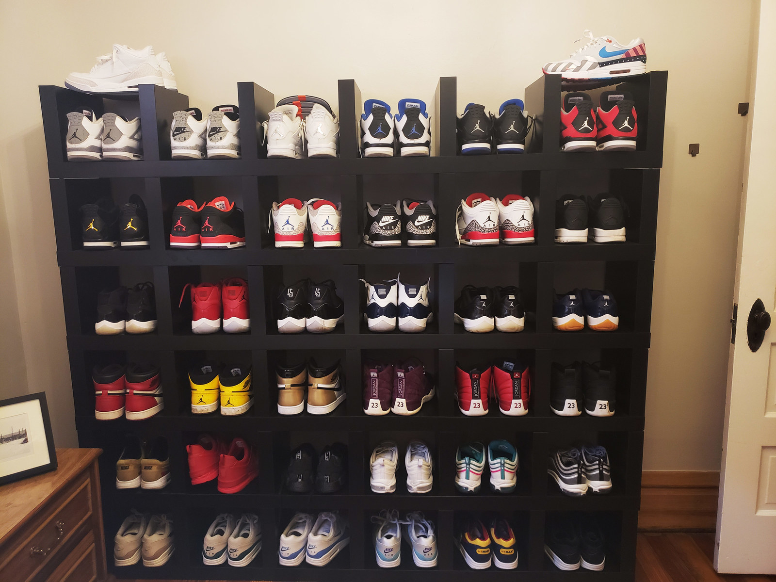 Jordan best sale shoe closet