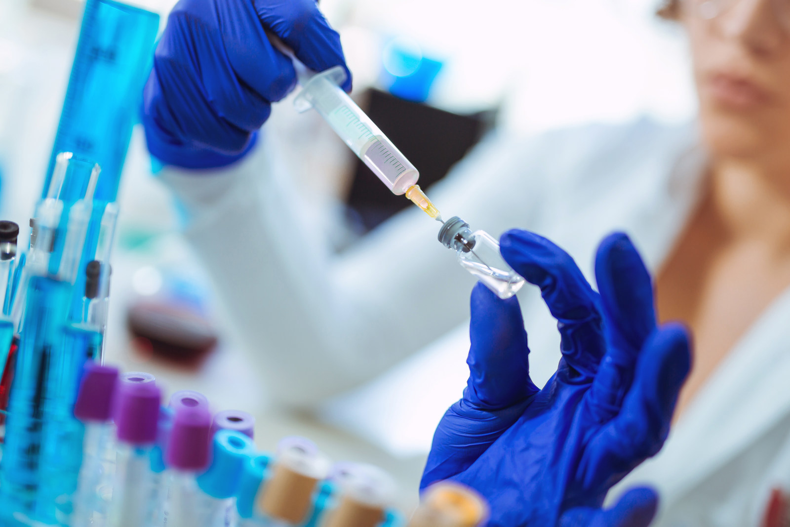 "Todo es total y absolutamente gratuito, el seguimiento, el medicamento las pruebas. Todo, todo". - HV