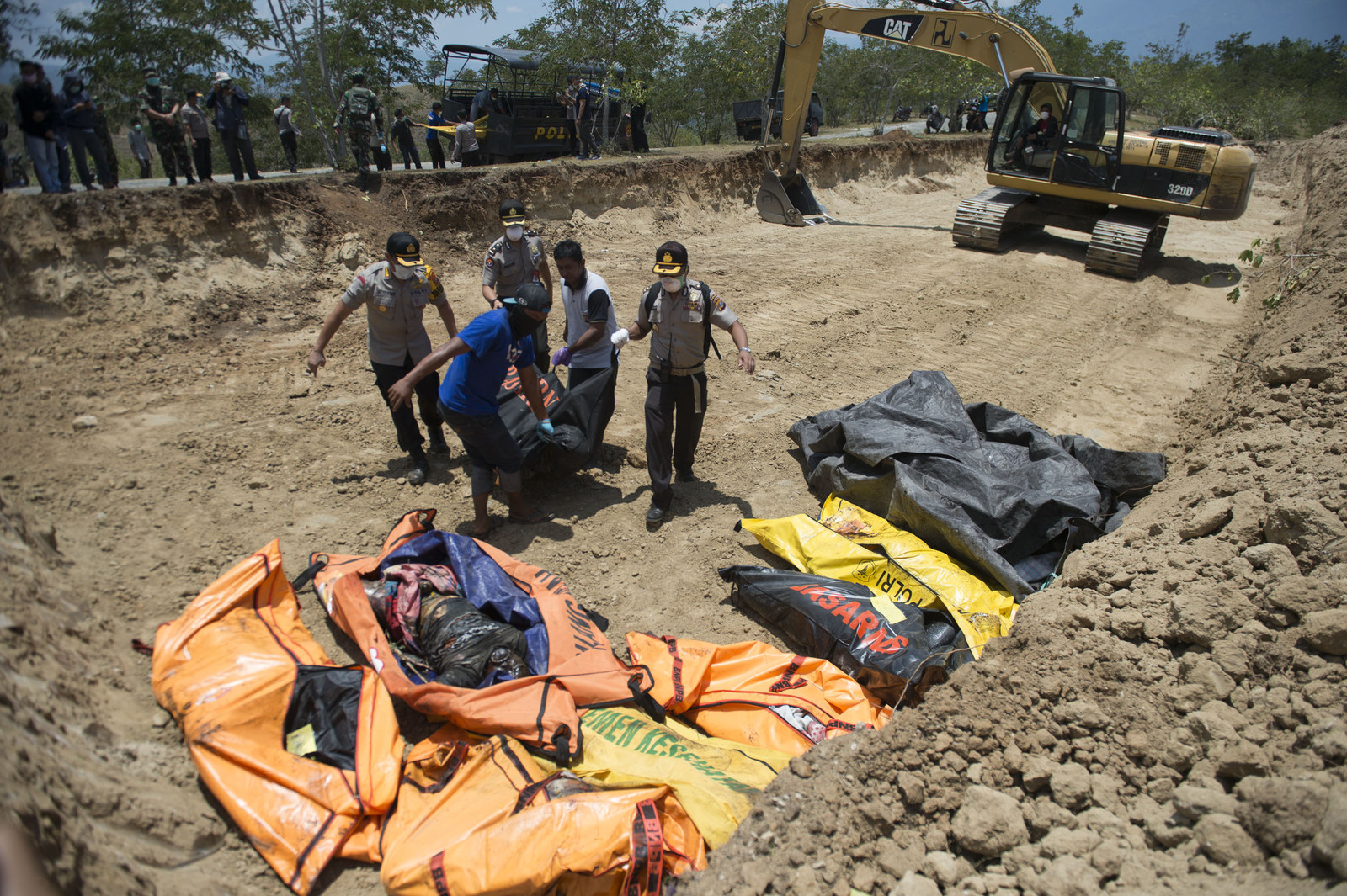 People Have Been Buried In Mass Graves In The Aftermath Of The ...