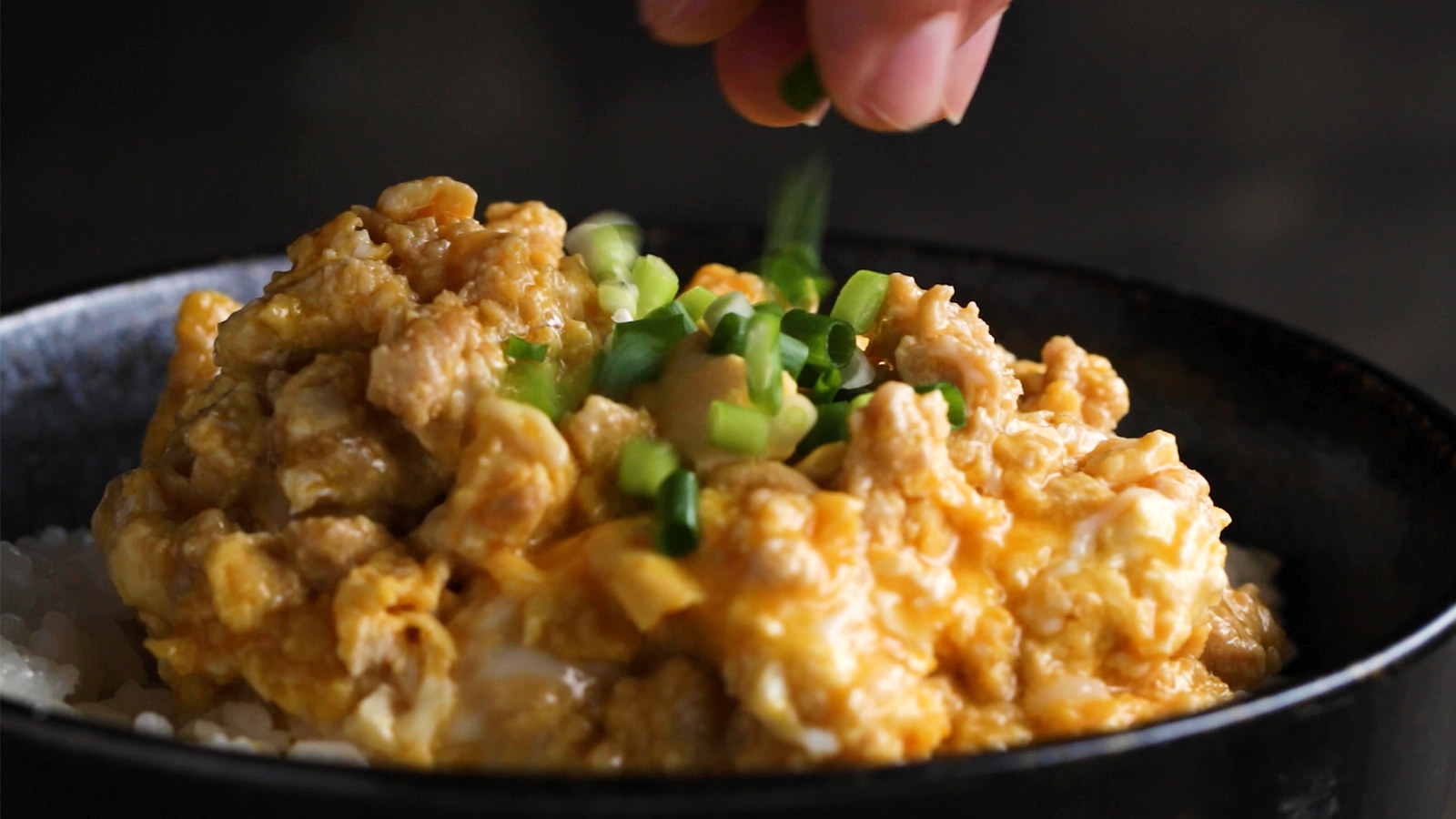 10分で完成 包丁いらずの豆腐そぼろ親子丼