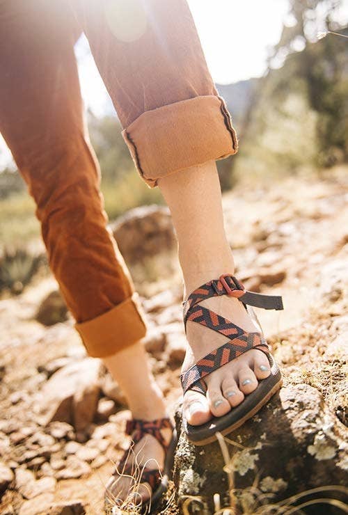 26 Comfortable Shoes For Traveling That Our Readers Swear By