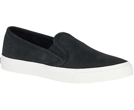 26 Comfortable Shoes For Traveling That Our Readers Swear By