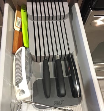 the same knives in the organizer 