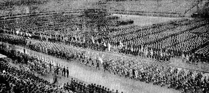 学生たちの悲劇は、あの競技場から始まった 目撃した女性が託した想いとは