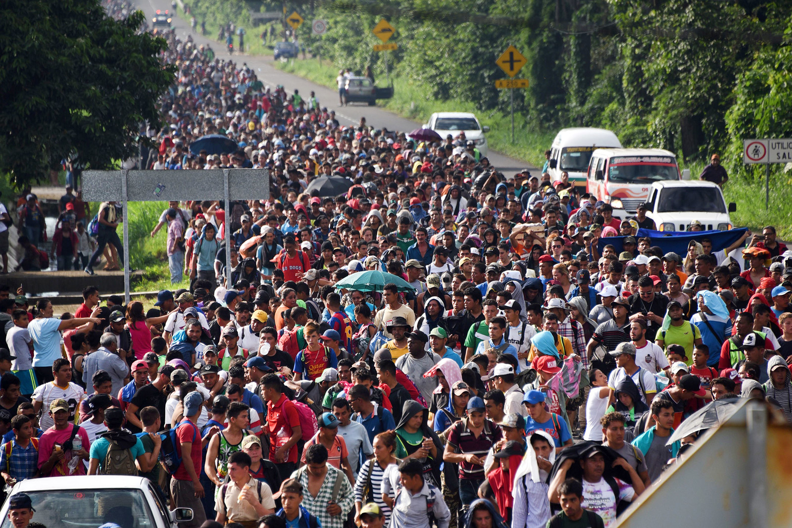 Estas Fotos Dram Ticas Retratam A Caravana De Imigrantes A Caminho Dos   Sub Buzz 10691 1540228030 1 