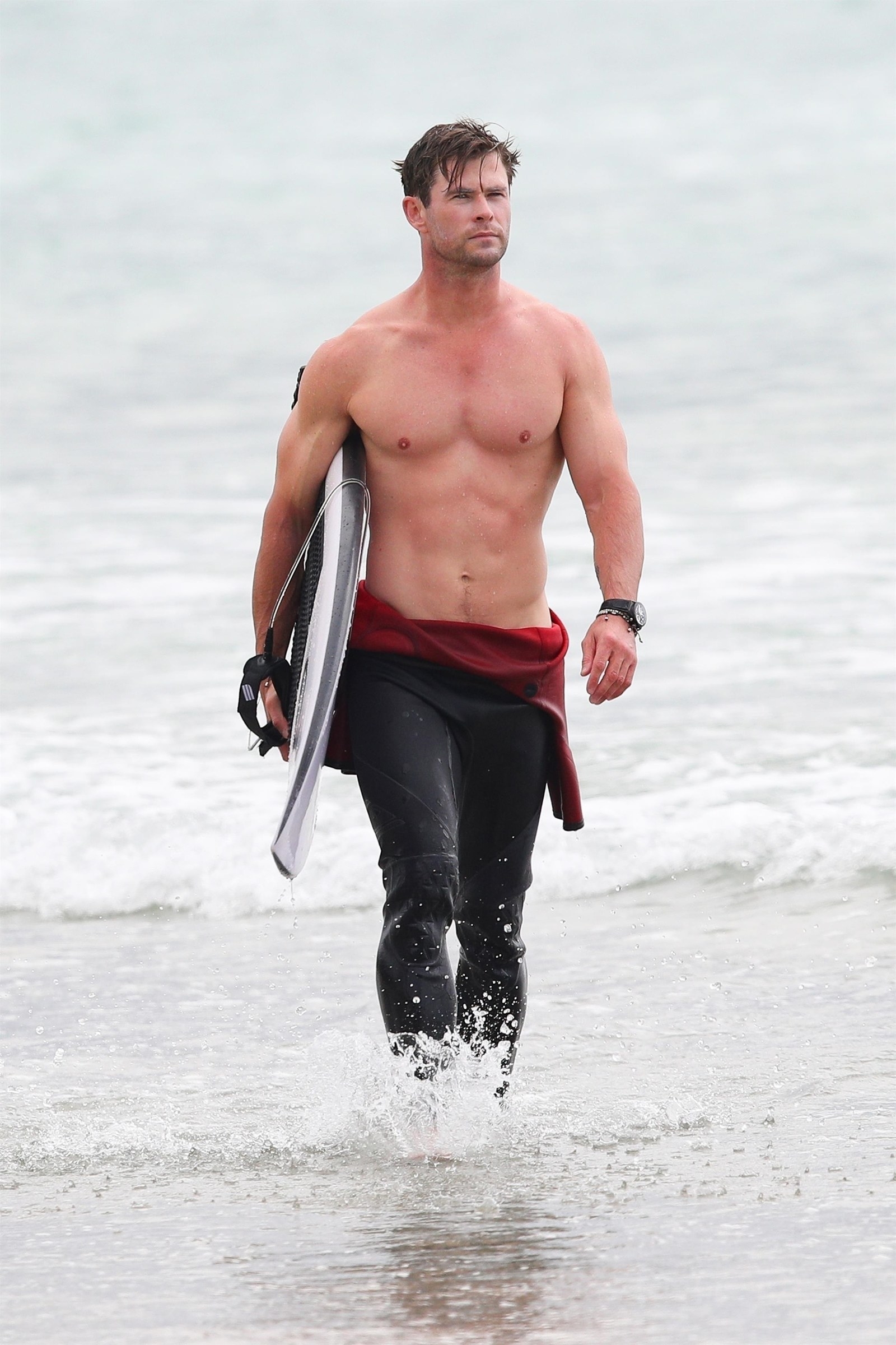 Chris Hemsworth shows some skin on the way to the beach and more star snaps