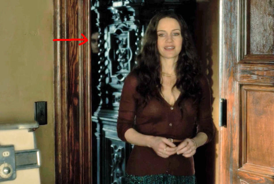Haunting Of Hill House Has A Bunch Of Hidden Ghosts Heres Where