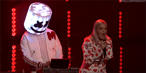 Y si está Marshmello no puede faltar Anne-Marie, porque si todavía te quedan fuerzas para seguir bailando (que espero que sí, que solo llevamos una actuación) segurísimo que quieres seguir haciéndolo al ritmo de su hit 'FRIENDS'.