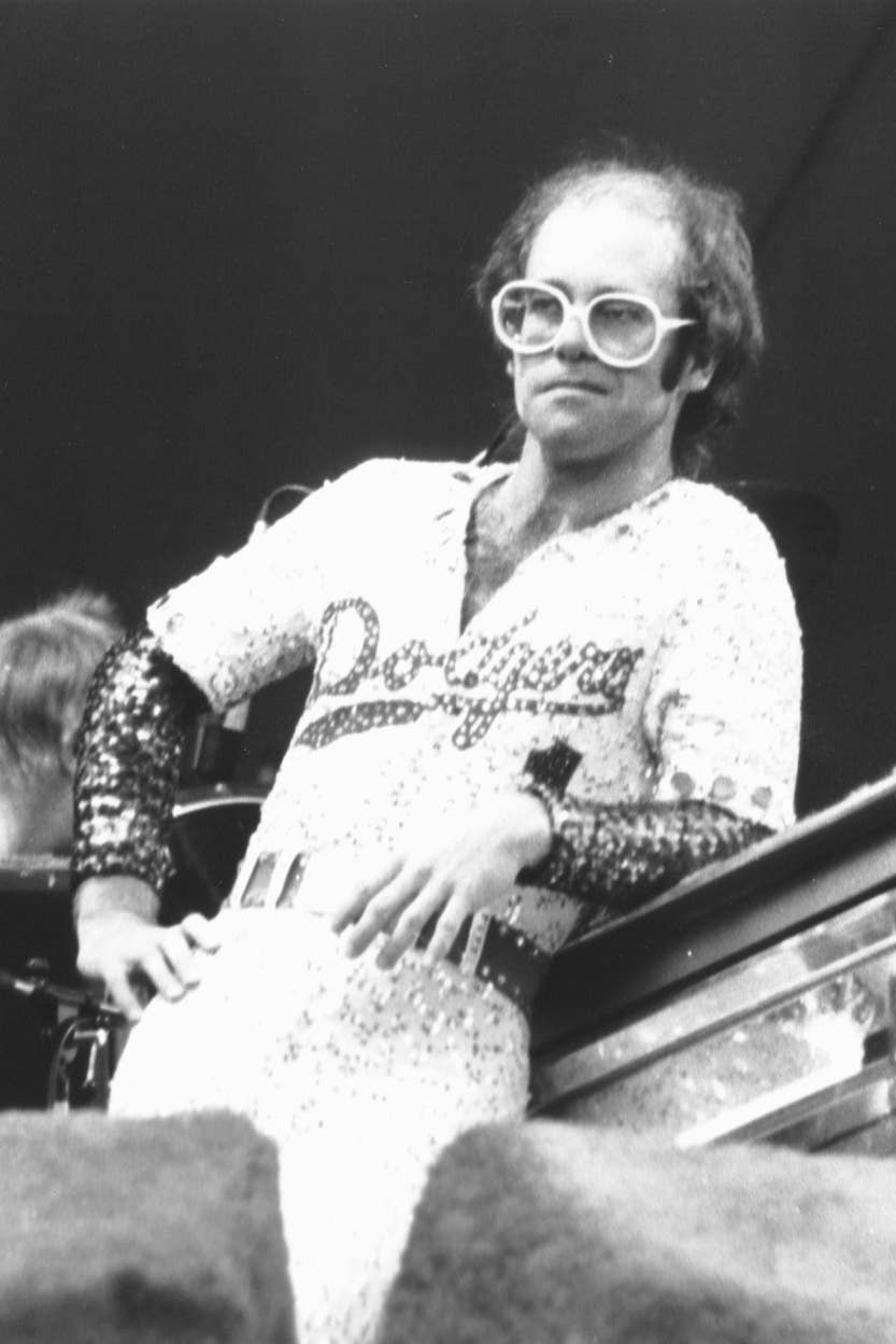 Harry Styles dressed up as Elton John for Halloween and people are obsessed