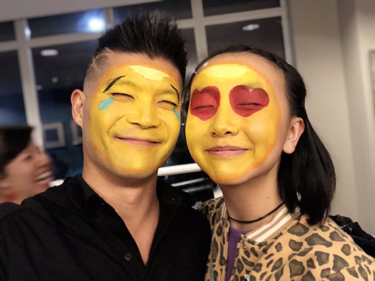 couple's Emoji faces costume that'll make you 😂 and 😍. 