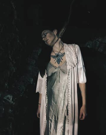 These "The Haunting Of Hill House" Halloween Costumes Are ...