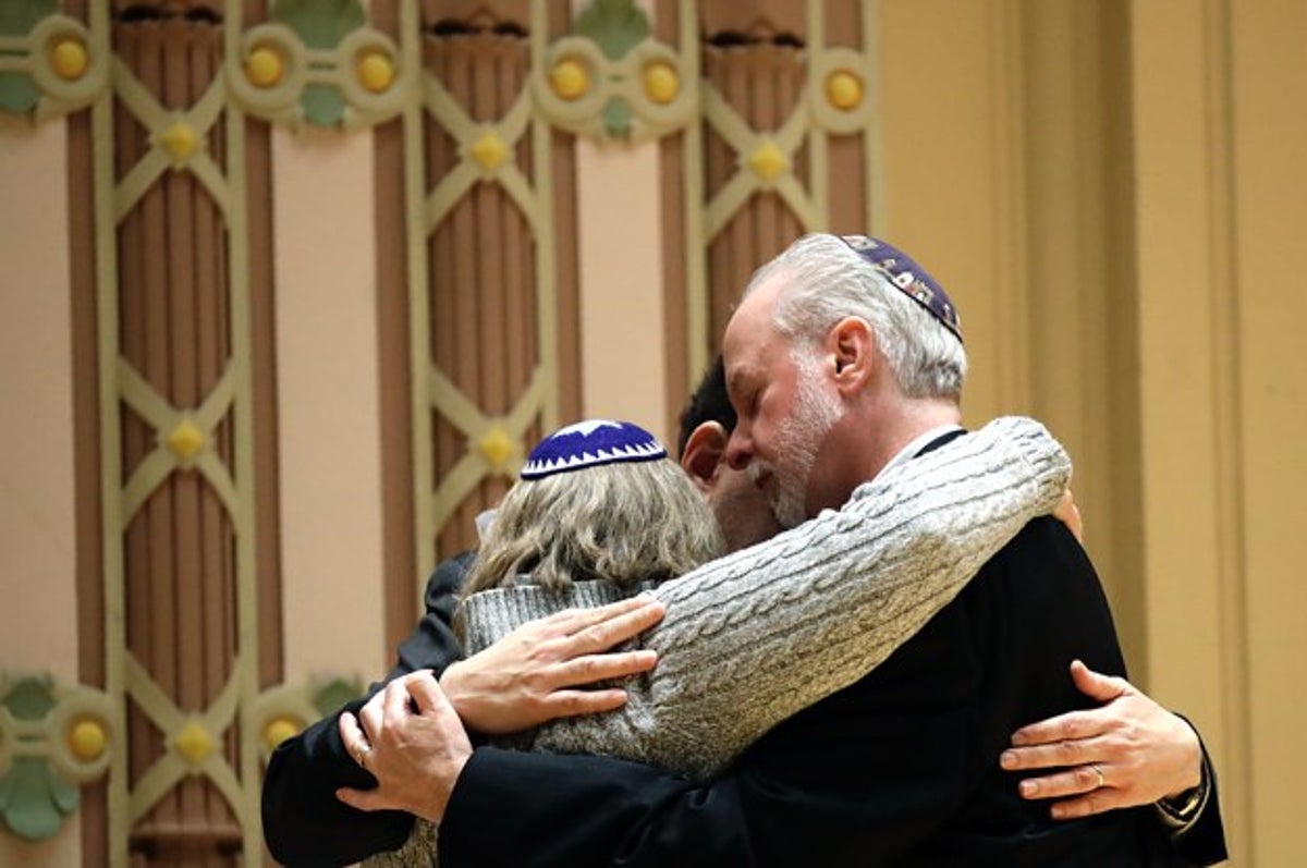 Senior rabbi delivering a sermon in a large synagogue