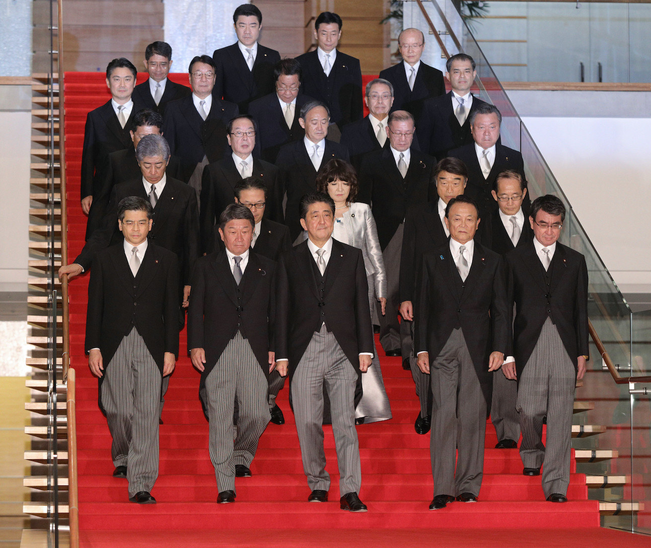 安倍晋三首相は10月2日、第4次改造内閣を組閣した。今回は安倍内閣で最多となる12人が初入閣となった。9月の総裁選で石破茂氏が善戦したことや、沖縄県知事選で与党が支援した候補の敗北を受けて、党の派閥に配慮。各派閥から入閣未経験の「待機組」を優先して入閣させた。新閣僚の12人はどんな人物なのか調べてみた。