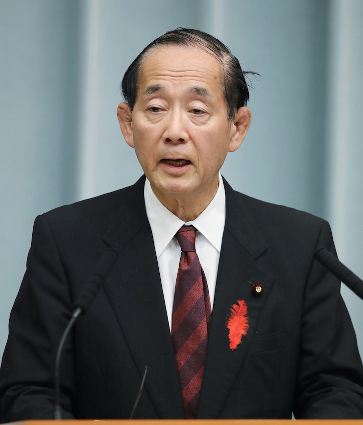 ・新日本製鉄（現・新日鉄住金）を経て通商産業省へ。渡辺美智雄通産相の秘書官を務めた。・1990年衆院選で初当選。衆院外務委員長や党競争政策調査会長などを歴任。・政策として「低コストのエネルギー需給構造を確立」「世界で最も科学技術イノベーション(変革)に適した国」をを目指すとしている。・通産省時代に公費で米ボストンの大学院に留学。必修科目のうち1科目の単位を取っていなかったが、選挙公報などに「卒業」と虚偽の学歴を記載していたことが発覚。文科副大臣を辞任。・学歴問題の発覚後、悪意がなかったことを説明するため、自ら政治倫理審査会の開催を求めて審査を受けた。・党国際情報検討委員長だった2015年11月、旧日本軍による「南京事件」について「虐殺の概念に当てはまる事実があったのか。もう一回歴史的な事実を総合的に検討すべきだ」と発言。政府見解の見直しを求めた。・公式サイトで「慰安婦問題、南京事件などいわれなき非難に対し日本の名誉、信頼、主権を回復する」と主張。（※日本政府は「南京事件」について「非戦闘員の殺害や略奪行為等があったことは否定できない」としている）・趣味は柔道、囲碁、将棋、ブログ、美術館・博物館めぐりなど。