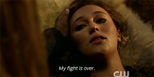 "La relación entre Clarke y Lexa fue la primera vez que me sentí representada en la tele. Lexa era importante para la comunidad LGBT y su muerte se escribió de una manera terrible. Su muerte me duele hasta el día de hoy, y puedo decir con toda sinceridad que no he visto ningún capítulo desde el capítulo 7 de la tercera temporada".—madelynh4da386cb1