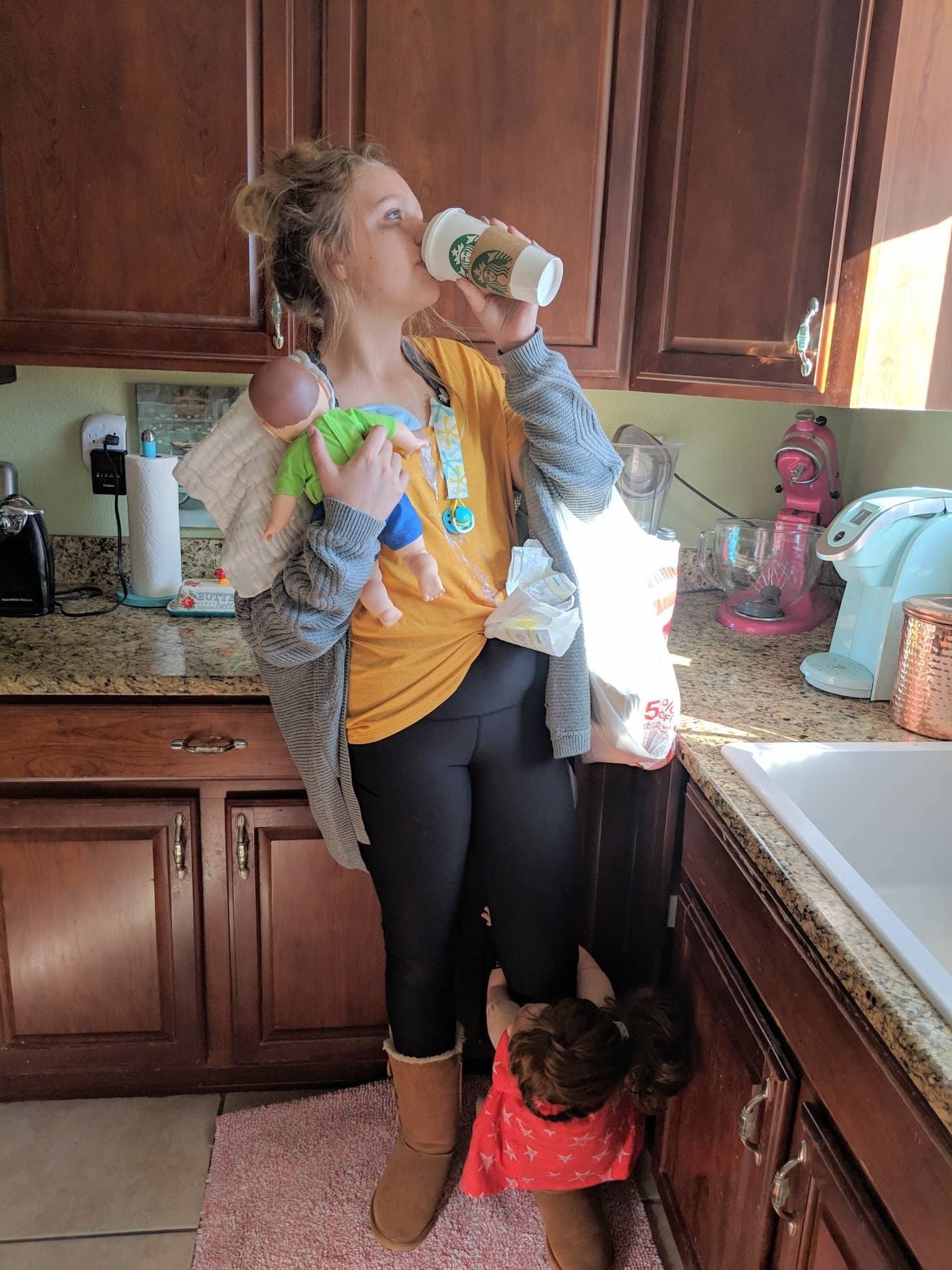 This Girls Tired Mom Halloween Costume Is Hilariously Real 6921