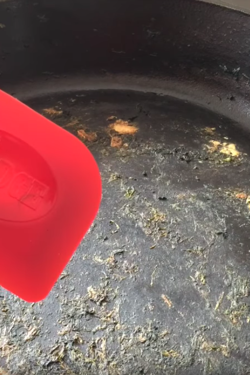 Anyone ever use these hard plastic scrapers that Lodge makes to clean their cast  iron? : r/castiron