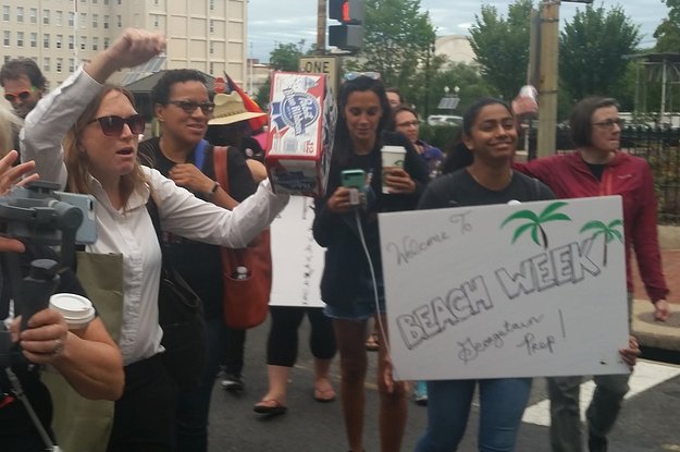 There Was A Kegger-Themed Protest Outside Mitch McConnell's House ...