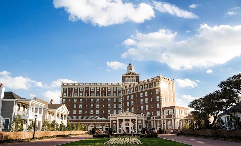 The absolutely stunning Cavalier Hotel recently reopened in March 2018 after an $80 million renovation. Originally built in 1927, this historic hotel is replete with history - The Cavalier Hotel has hosted 10 US presidents and famous names like F. Scott Fitzgerald, Elizabeth Taylor, and Judy Garland - just to name a few. Nestled atop a hilly hill overlooking the Atlantic Ocean, The Cavalier will make every guest feel like a loyalty as they enter the grand, elegant hotel reminiscent of a scene from The Great Gatsby.