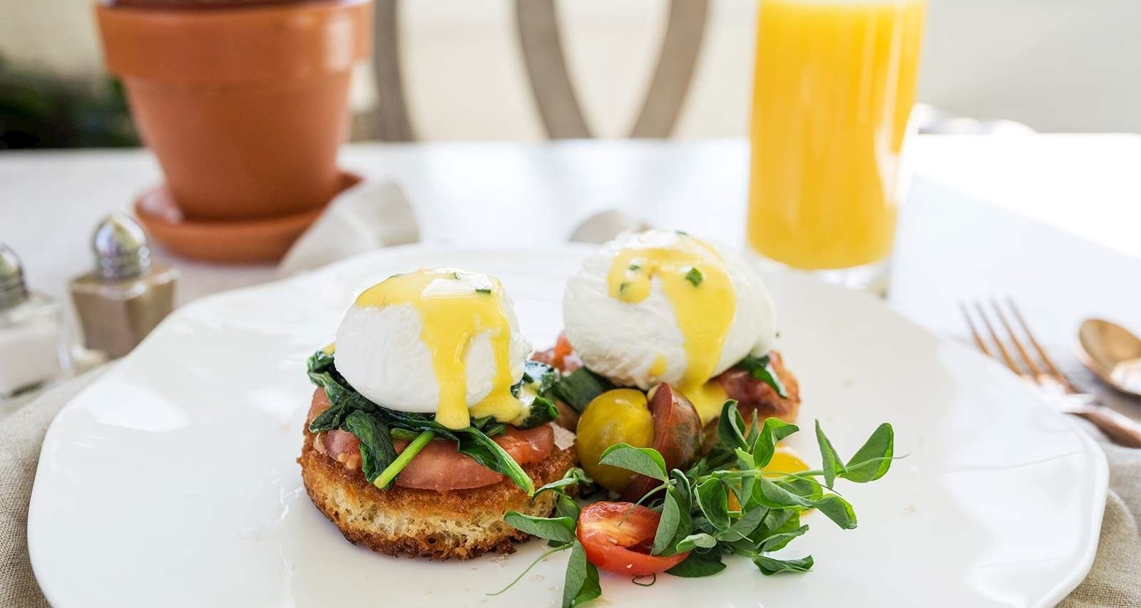 Start or end your day at Becca, an elegant "garden-to-table" restaurant in The Cavalier at the Virginia Beach Oceanfront. From breakfast to lunch to dinner, the menu highlights locally sourced ingredients in an outdoor garden setting, with delectable, classic dishes like The Cavalier Benedicts with two poached eggs, jumbo lump crab, tomatoes, and spinach on English muffin with Hollandaise Sauce and breakfast potatoes on the side and Pancetta Wrapped Salmon with baby spinach, shaved fennel, blueberry, and grilled peach with cranberry maple bacon vinaigrette.