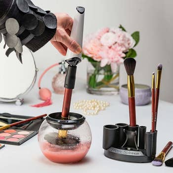 The Luxe Makeup Brush Cleaner