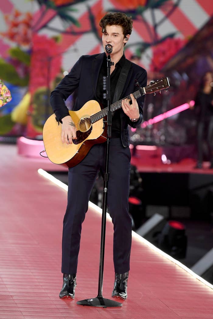 Shawn Mendes Has Responded To A Victoria S Secret Model Blowing Him A Kiss At The Show