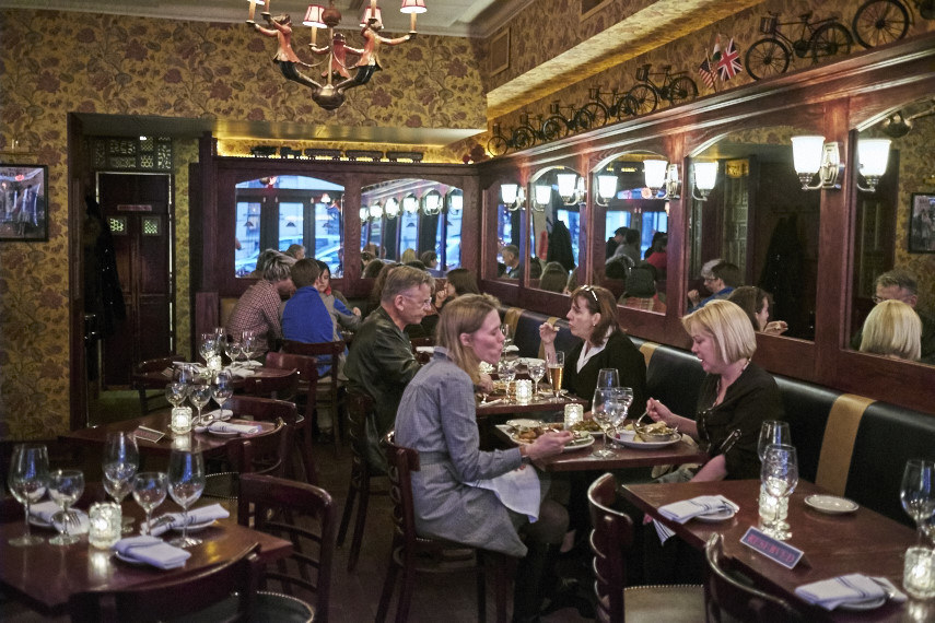 Tucked away on New York’s historic Cornelia Street in the West Village, The Drunken Monkey is a new world of both the alluring and familiar, the old and the new. A tribute to Old Bombay, times past, and the alluring appeal of the classic brasserie, The Drunken Munkey is a place where the authentic and playful come together in a convivial environment offering downtown a unique reprieve and the first Indian Bistro of its kind in the area