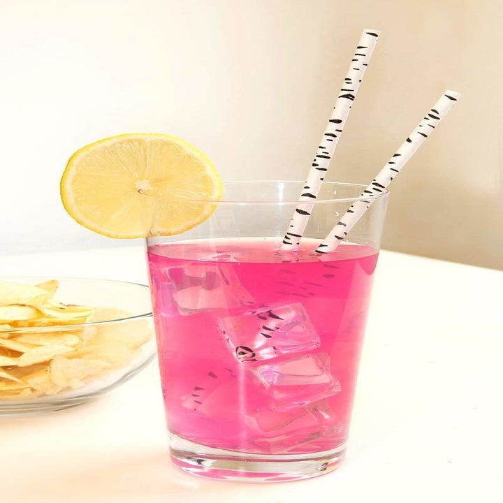 26 Things To Put On Your Desk That'll Have Your Coworkers Saying "Damn