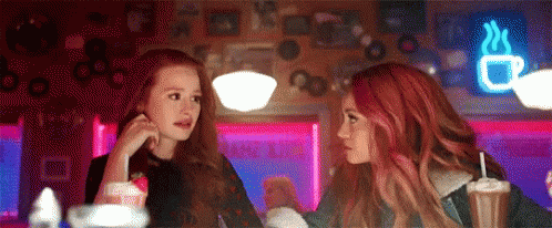 Cheryl und Toni kommen in waschechter "Romeo und Julia"-Manier aus zwei rivalisierten Gegenden der Kleinstadt Riverdale. Trotz der Vorurteile findet das ungleiche Liebespaar zueinander und steht selbst in lebensgefährlichen Situationen für einander ein.