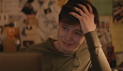 Im Internet trifft der Schüler Simon den unbekannten Blue, der ihn als Erster richtig versteht. Denn auch er ist wie Simon homosexuell, traut sich aber nicht, sich zu outen. Zwischen den beiden entwickelt sich eine intime Beziehung, die jedoch in die Brüche geht, als jemand die Chats der beiden auf einer Gossip-Webseite veröffentlicht.