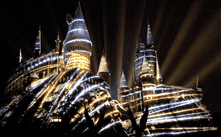 Here's What Christmas In The Wizarding World Of Harry Potter Is Like ...