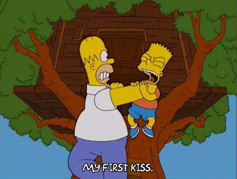 "Ahora no recuerdo el episodio exacto, pero a Millhouse le gustaba una chica, lo cual hizo que Bart se pusiera celoso e intentara sabotear la relación. En un momento dado Millhouse exclama: '¡Mi primer beso!' Pero no lo era. En realidad le dieron su primer beso en otro episodio mucho antes en la serie".— Amy Susan Fisher, vía Facebook