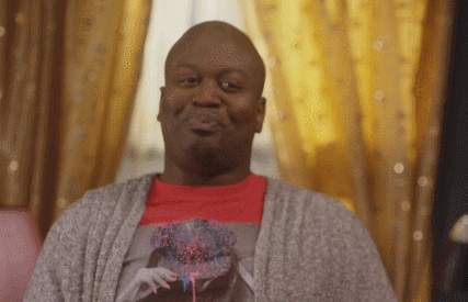 "Me encanta Unbreakable Kimmy Schmidt solo por él. Necesito más de él en mi vida".—terumarieEs muy chistoso y adorable, y sería increíble saber algo de su pasado. ¡No me canso de él y me gustaría ver más, sobre todo porque la serie se está terminando!—jeheffiner