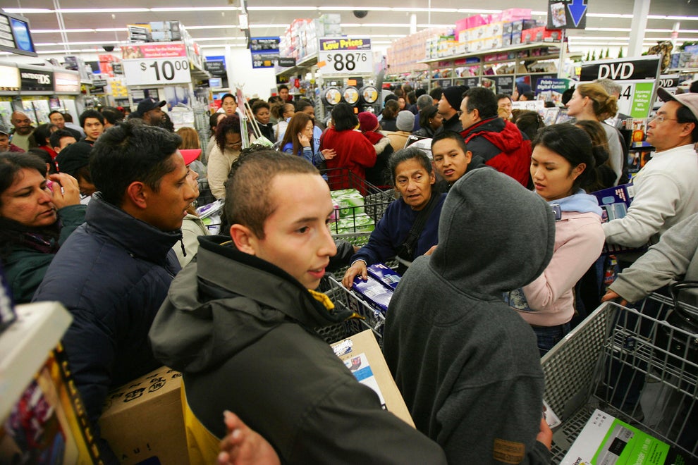 Pictures Of What Black Friday Looked Like In The 2000s