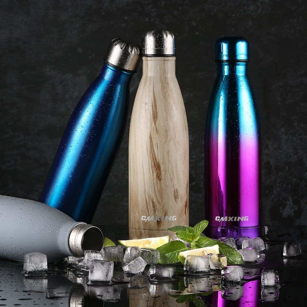 Wasserflaschen aus Plastik lassen sich zwar meistens am Pfandautomaten zurückgeben und werden oft auch wiederverwertet, doch das Plastik kann leider auch Giftstoffe abgeben, die in deinem Getränk landen. Ganz anders ist das bei diesen tollen Thermoflaschen, die ein Getränk stundenlang kalt- oder warmhalten können – und dazu noch schick aussehen! Die Flaschen bekommst du je nach Größe schon ab 13,99 €.